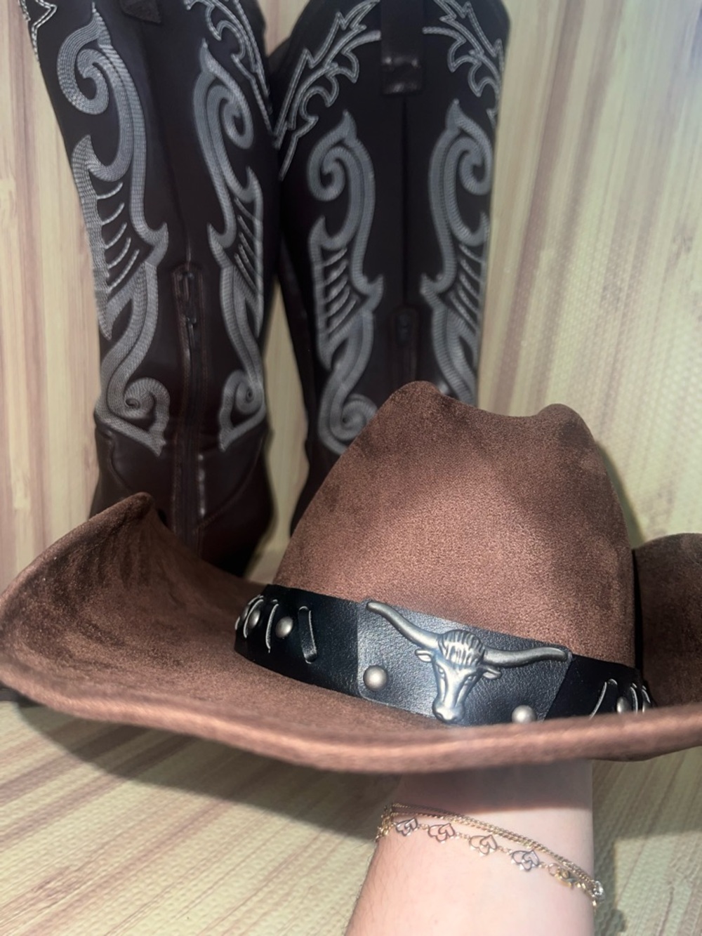 Cowboy boots brown western knee high boots 6.5 And Cowboy Hat metal Decor